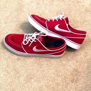 Men’s Nike Jenoski red